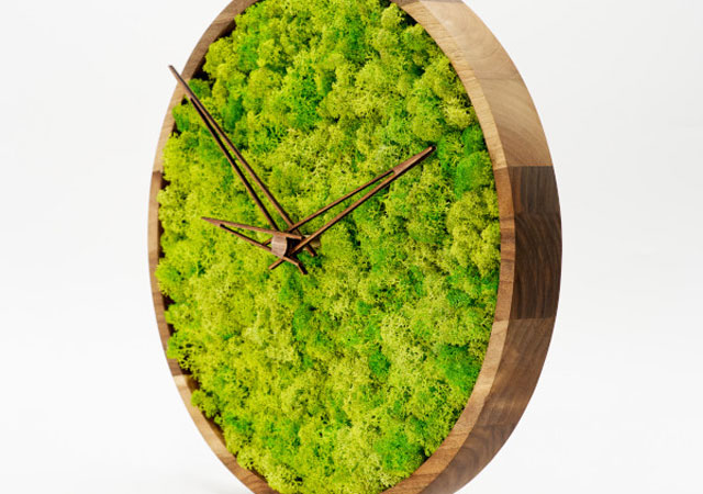 Dark  wood clock- LICHENE 